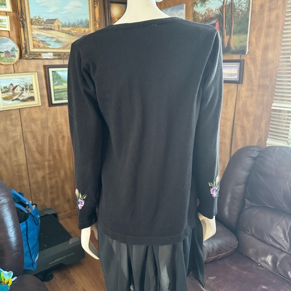 Stitches in Time Floral Sweater - Picture 3 of 4